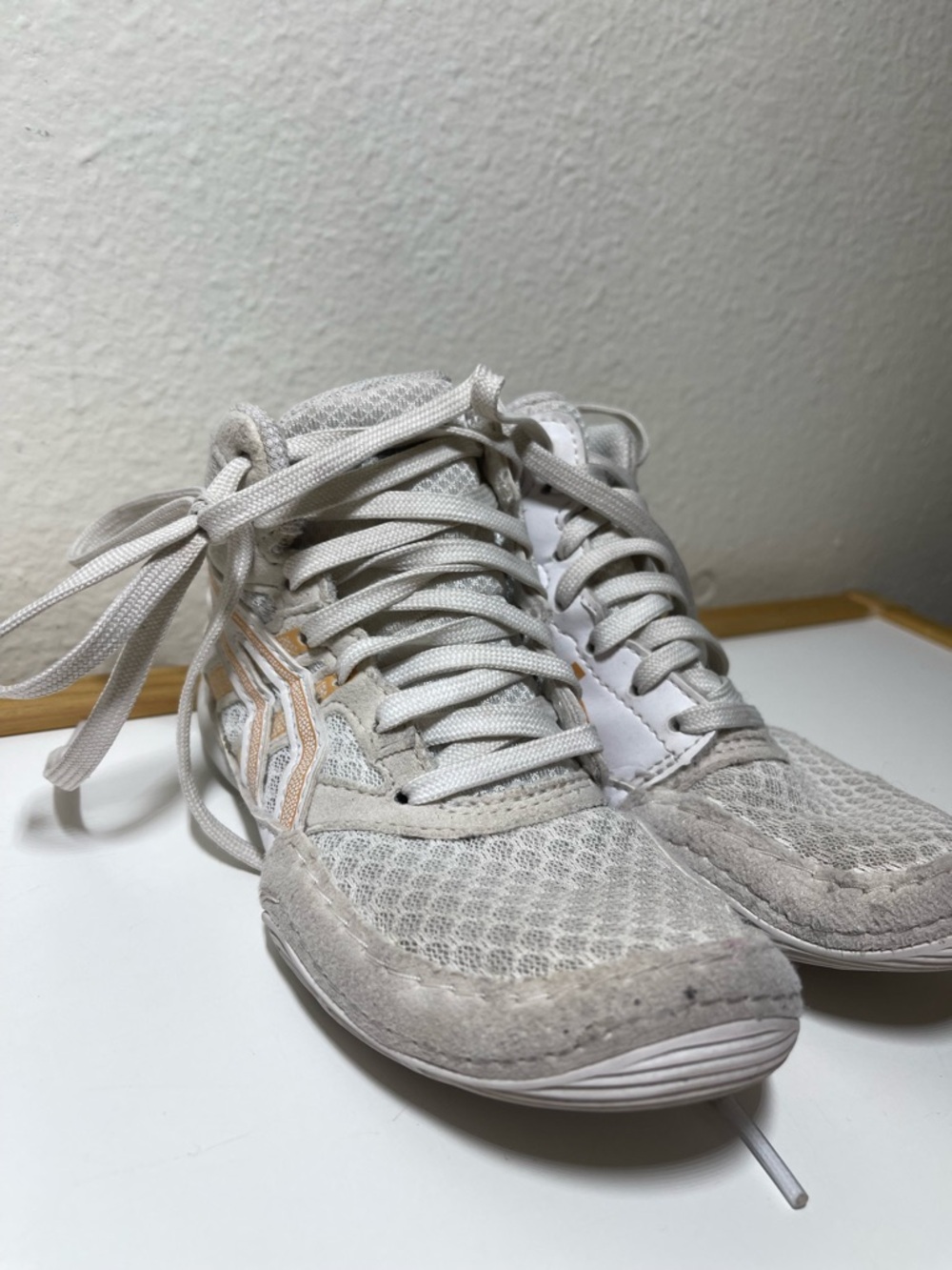 Asics Snap Down 4 GS White & Pure Gold Kids Size 11 Wrestling Shoes